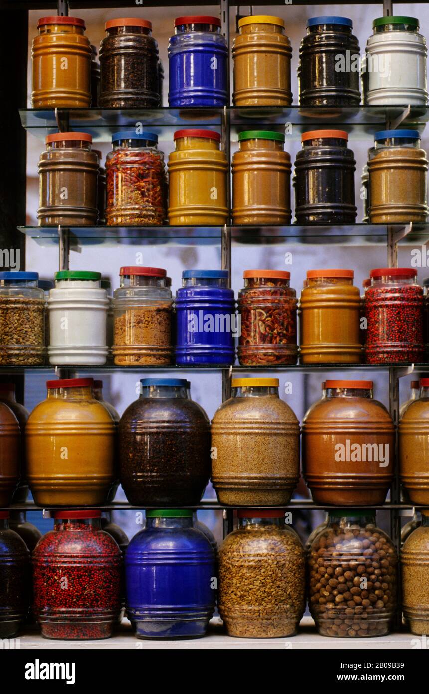 EGYPTE, ASSOUAN, BAZAR, ÉPICES À VENDRE Banque D'Images