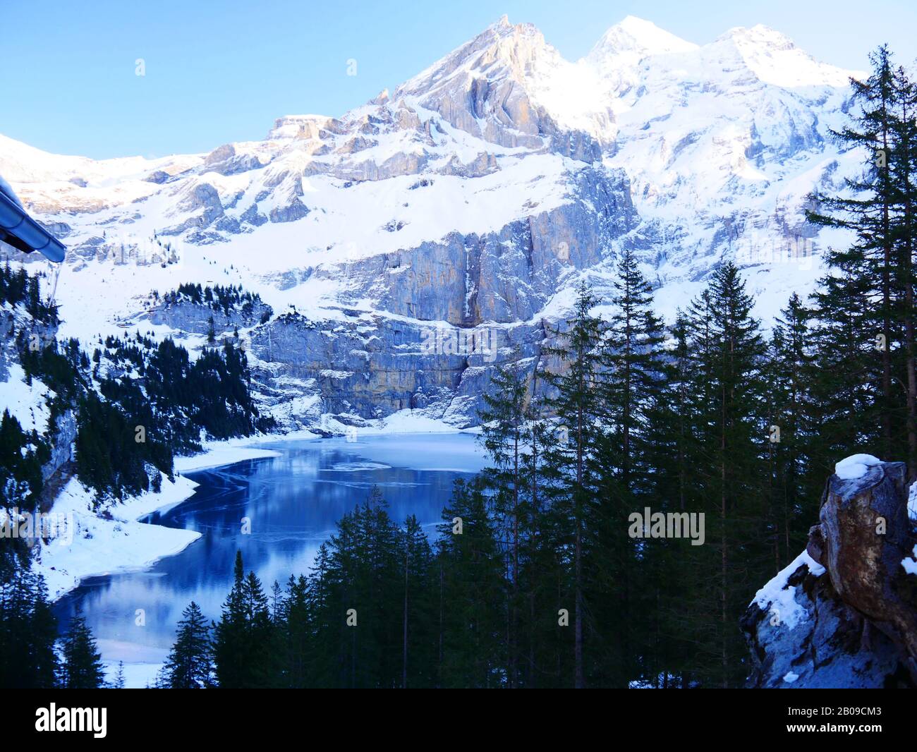 Kandersteg BE, Suisse: Lac Oeschinen Banque D'Images