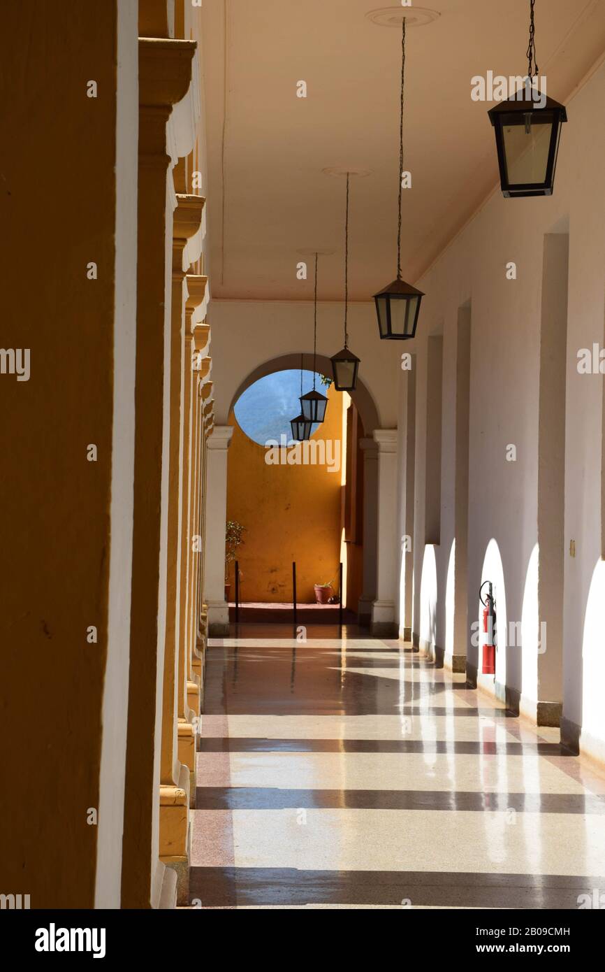 Couloir d'un monastère moderne à Cuba Banque D'Images