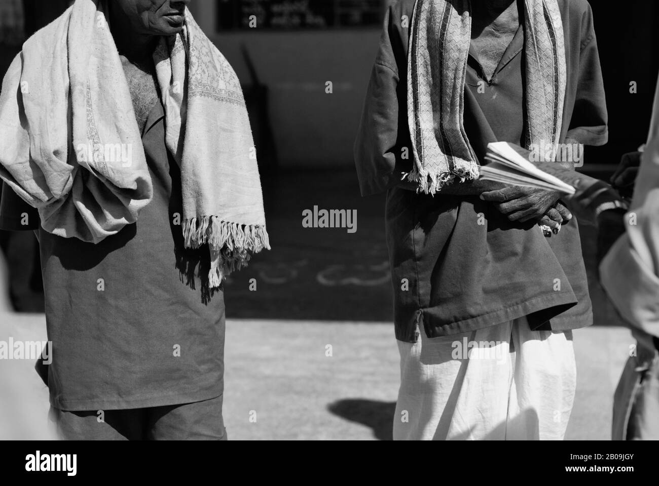 Un gardien prend la participation quotidienne des détenus, à la maison des Beggars sur Magadi Road, à Bangalore, Karnataka, en Inde. 22 Décembre 2010. Une des images de l'histoire de la photo, Criminalisant la pauvreté, par Ayush Ranka. Banque D'Images