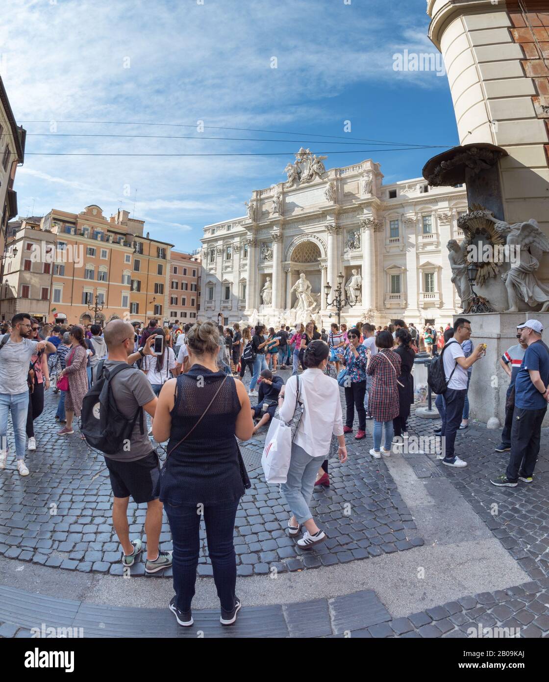 Rome, Italie - Oct 03, 2018 : l'agitation et de plaisir autour de la fontaine de Trevi à Rome Banque D'Images