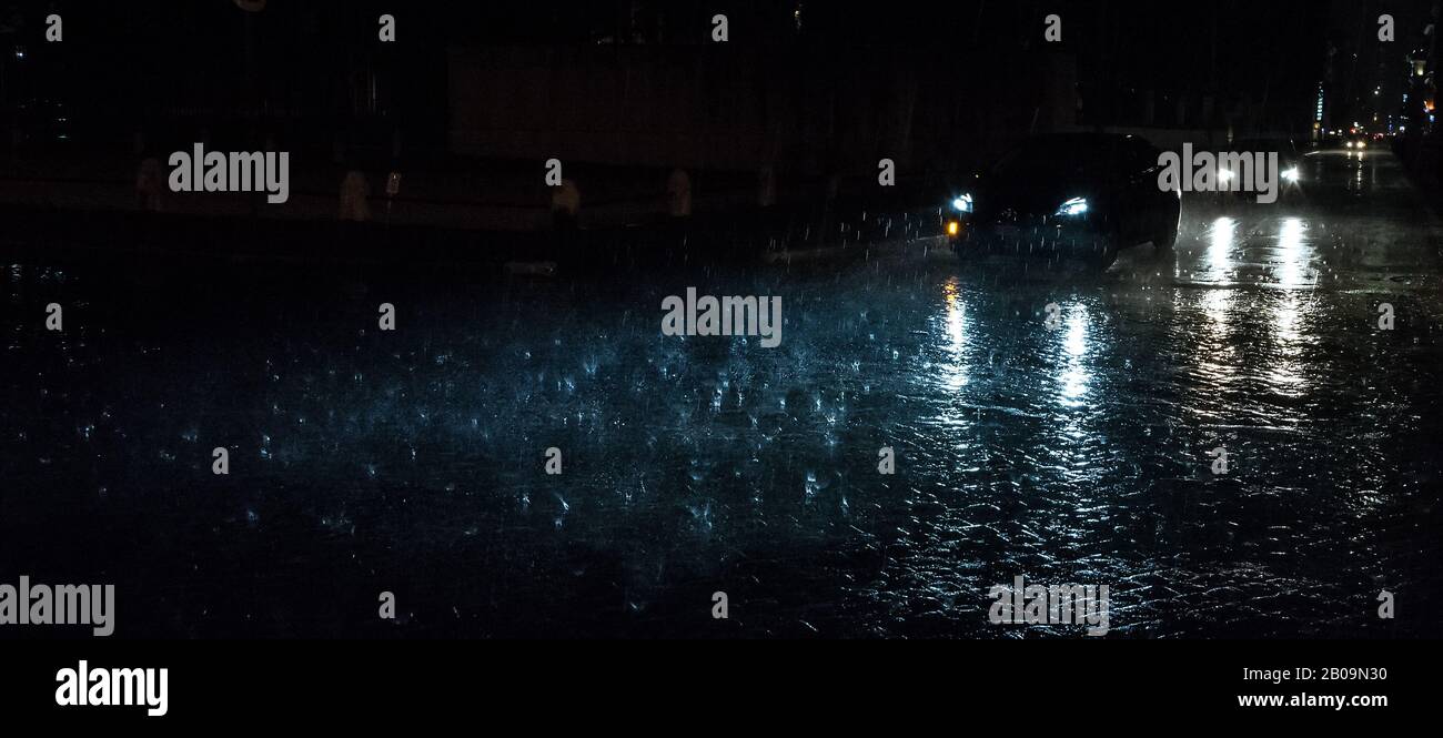 Mouvement mystique sur une nuit pluvieuse Banque D'Images