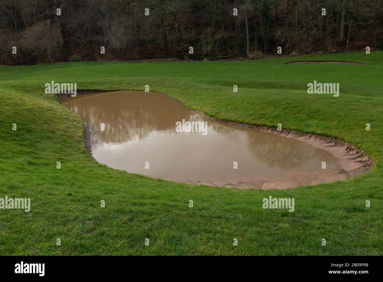 Bunkers de golf inondés sur le parcours de golf Hollin Hotel à Baildon, dans le Yorkshire. Banque D'Images