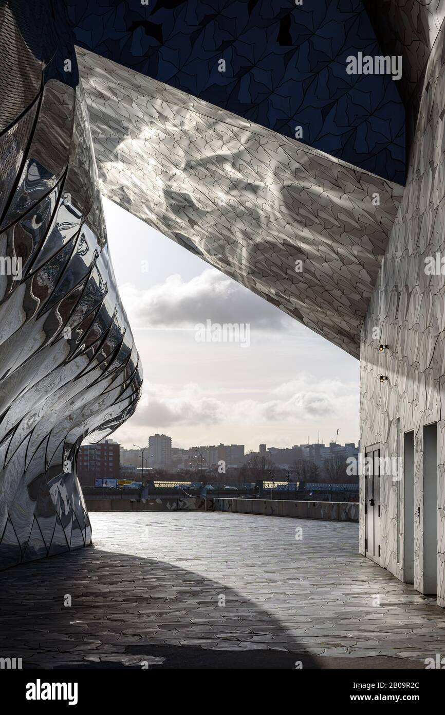 Design architectural de la Philharmonie de Paris, une institution culturelle située dans le Parc de la Villette, 19ème arrondissement, Paris, FRANCE. Banque D'Images