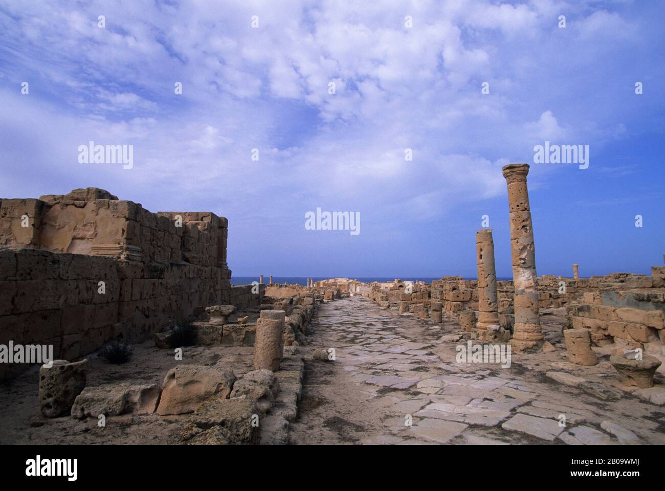 LIBYE, PRÈS DE TRIPOLI, SABRATHA, RUE ROMAINE Banque D'Images