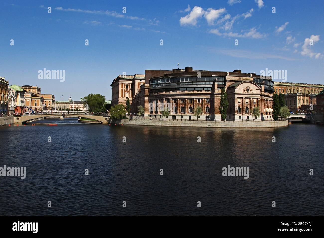 Le Parlement (suédois: Riksdagshuset) est le siège du parlement suédois, le Riksdag. Il est situé sur près de la moitié de Helgeandsholmen (île), dans le quartier Gamla stan (vieille ville) du centre de Stockholm. Photo Jeppe Gustafsson Banque D'Images