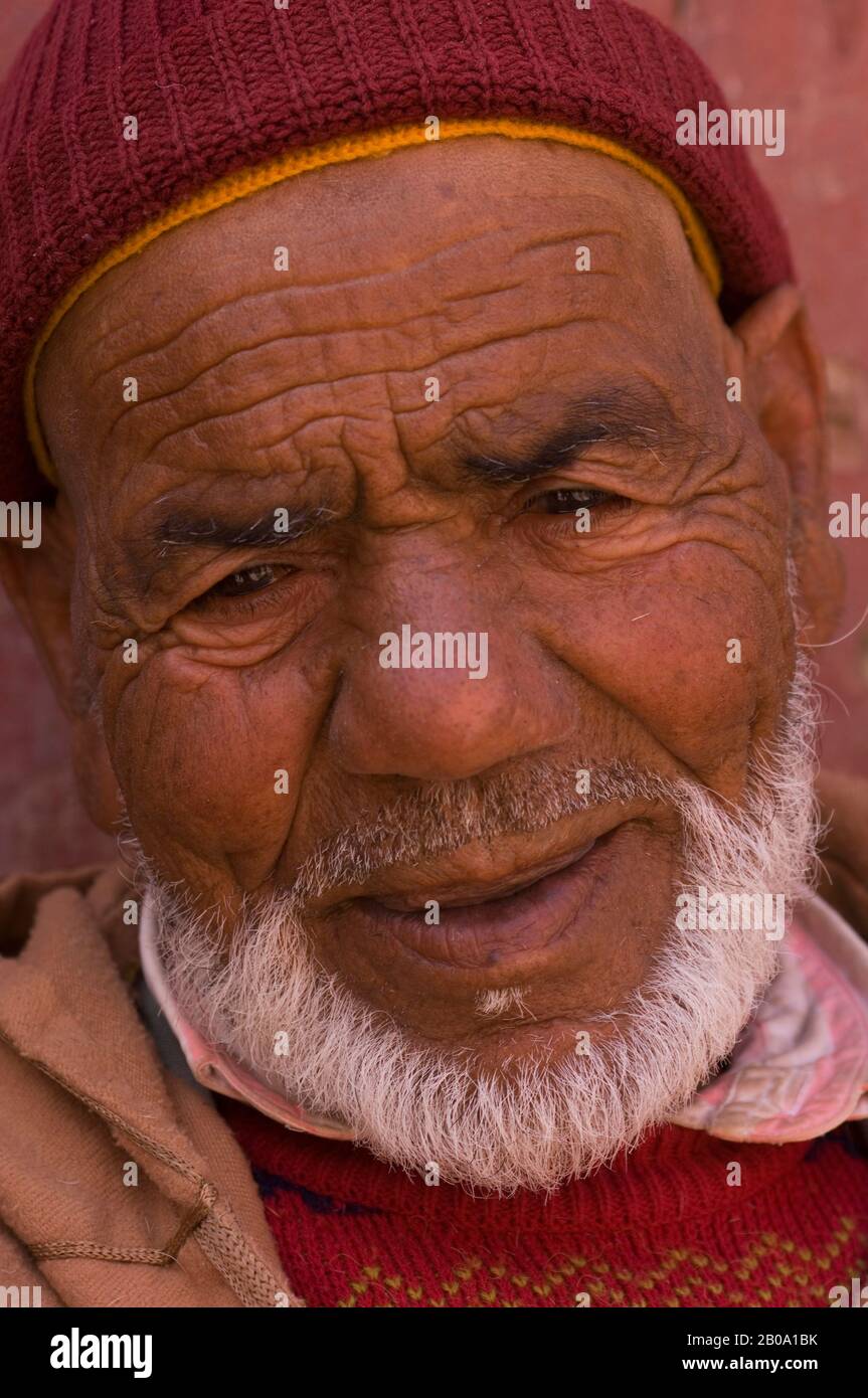 MAROC, VILLE DE TAROUDANT, MÉDINA (VIEILLE VILLE), PORTRAIT DE BERBER MAN Banque D'Images