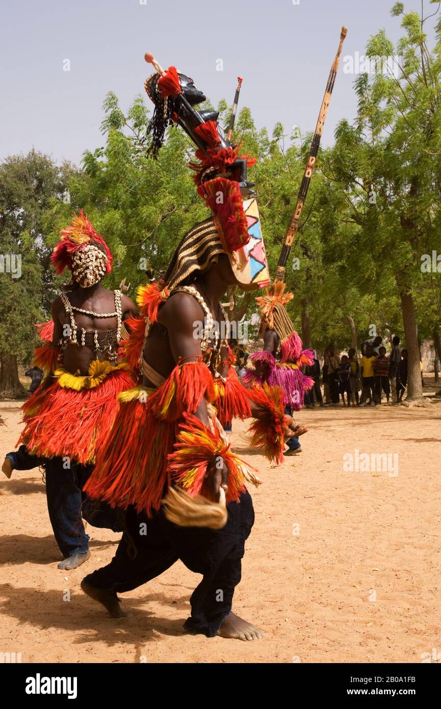 AFRIQUE DE L'OUEST, MALI, PAYS DOGON, VILLAGE DE SANGHA, DANSES DOGON Banque D'Images