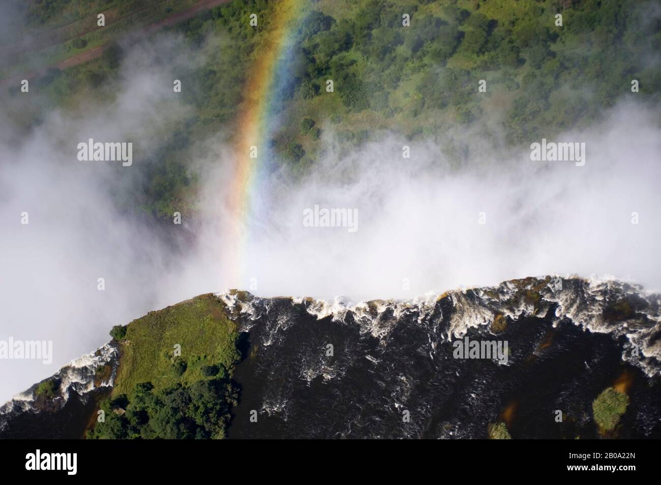 ZAMBIE / ZIMBABWE, PRÈS DE LIVINGSTONE, VUE AÉRIENNE DE LA RIVIÈRE ZAMBÈZE ET DES CHUTES DE VICTORIA Banque D'Images