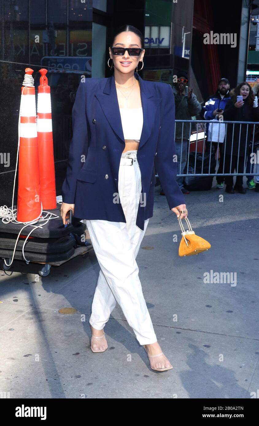 New York, NY, États-Unis. 19 février 2020. Shay Mitchell À Strahan, Sara & Keke À New York Le 19 Février 2020. Crédit : Rw/Media Punch/Alay Live News Banque D'Images