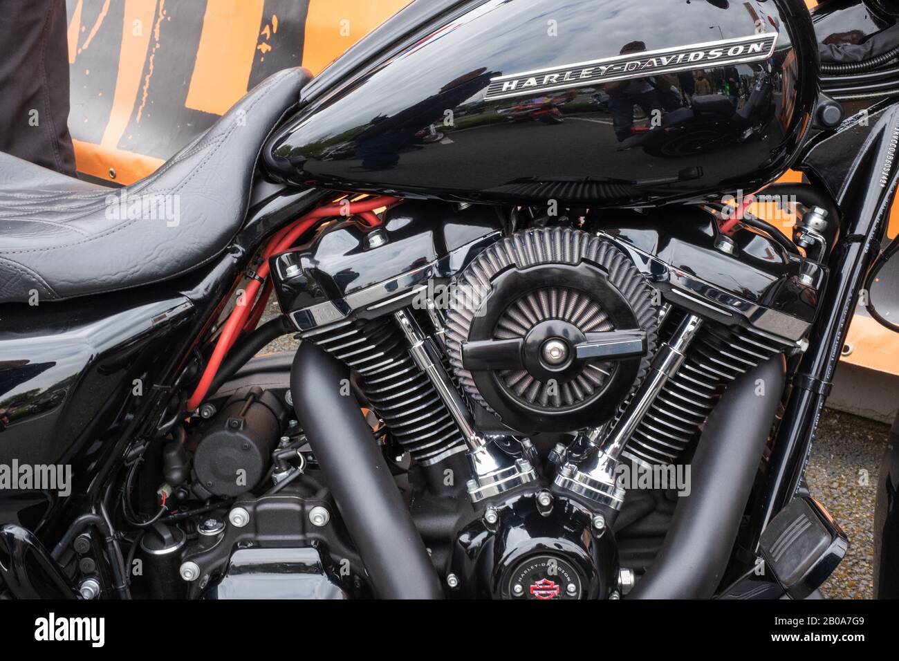 Refroidisseur d'admission de réservoir à piston moteur double à Harley-Davidson Reading Berkshire Angleterre Banque D'Images