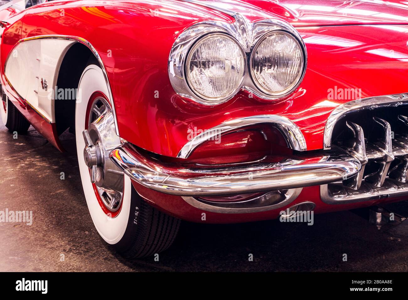 Détail de Chevrolet Corvette rouge vintage Banque D'Images