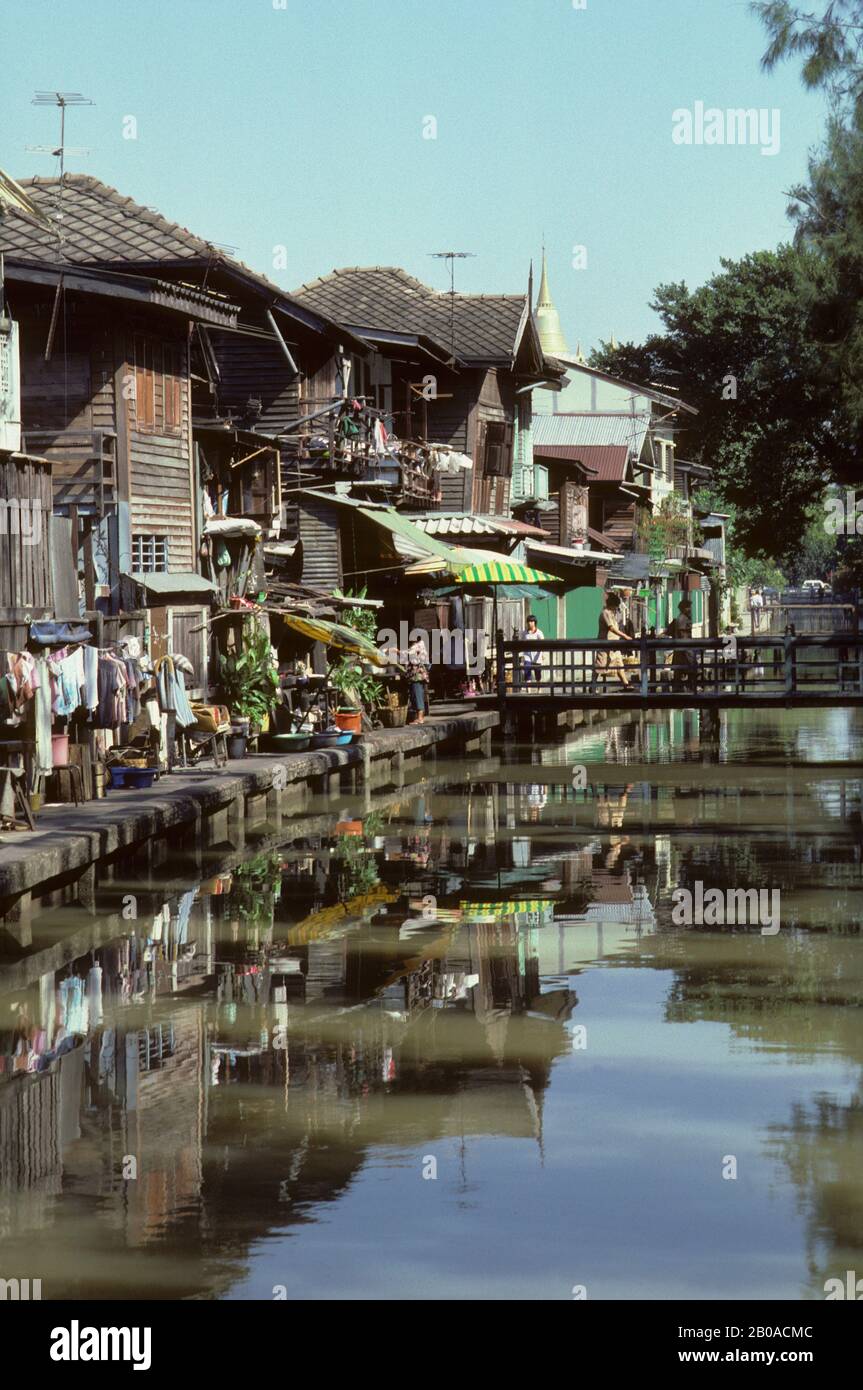THAÏLANDE, BANGKOK, MAISONS SUR LE CANAL Banque D'Images