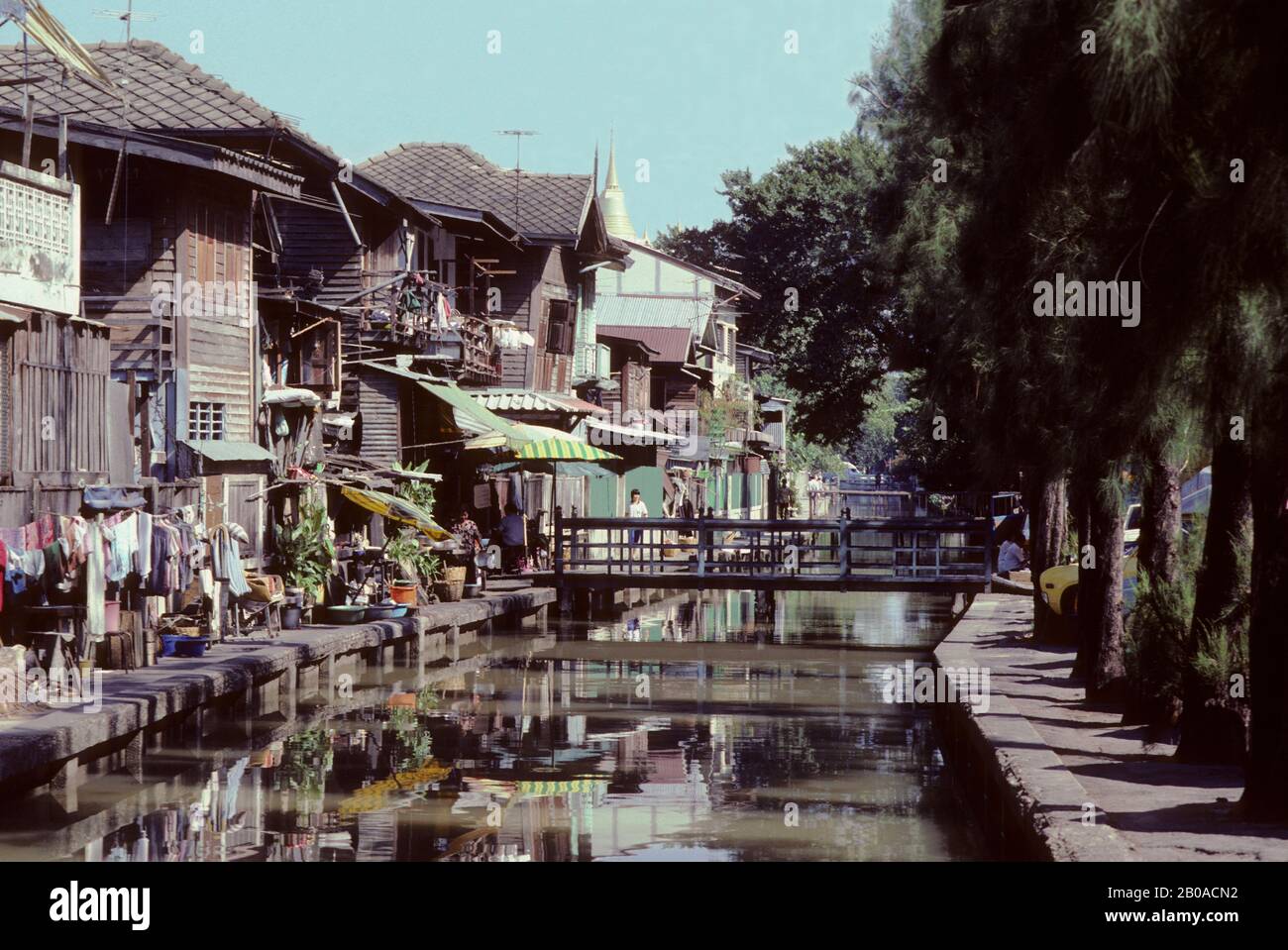 THAÏLANDE, BANGKOK, MAISONS SUR LE CANAL Banque D'Images