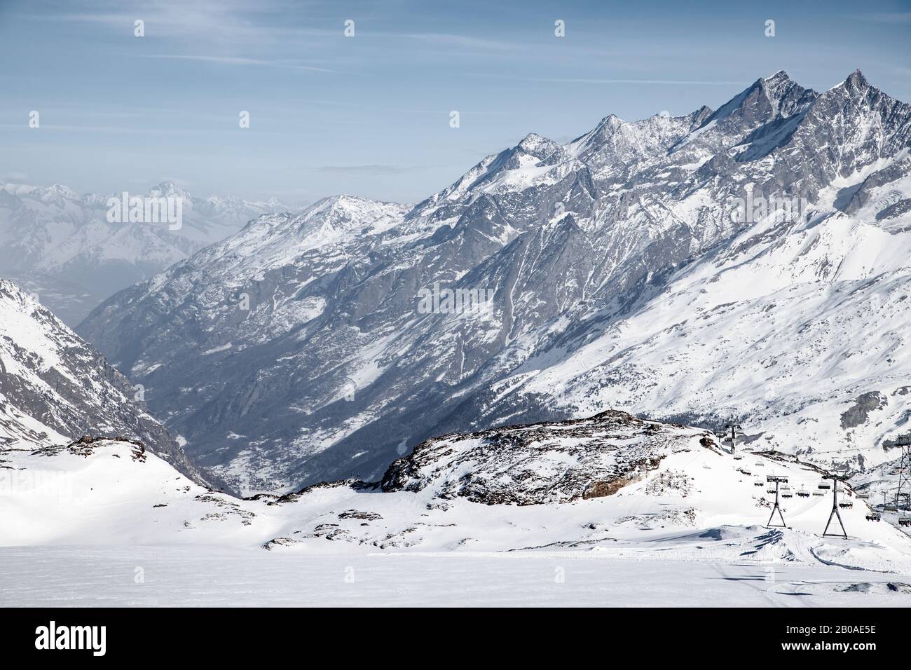 Pistes de ski dans le parc des Glaciers de Matterhorn Banque D'Images