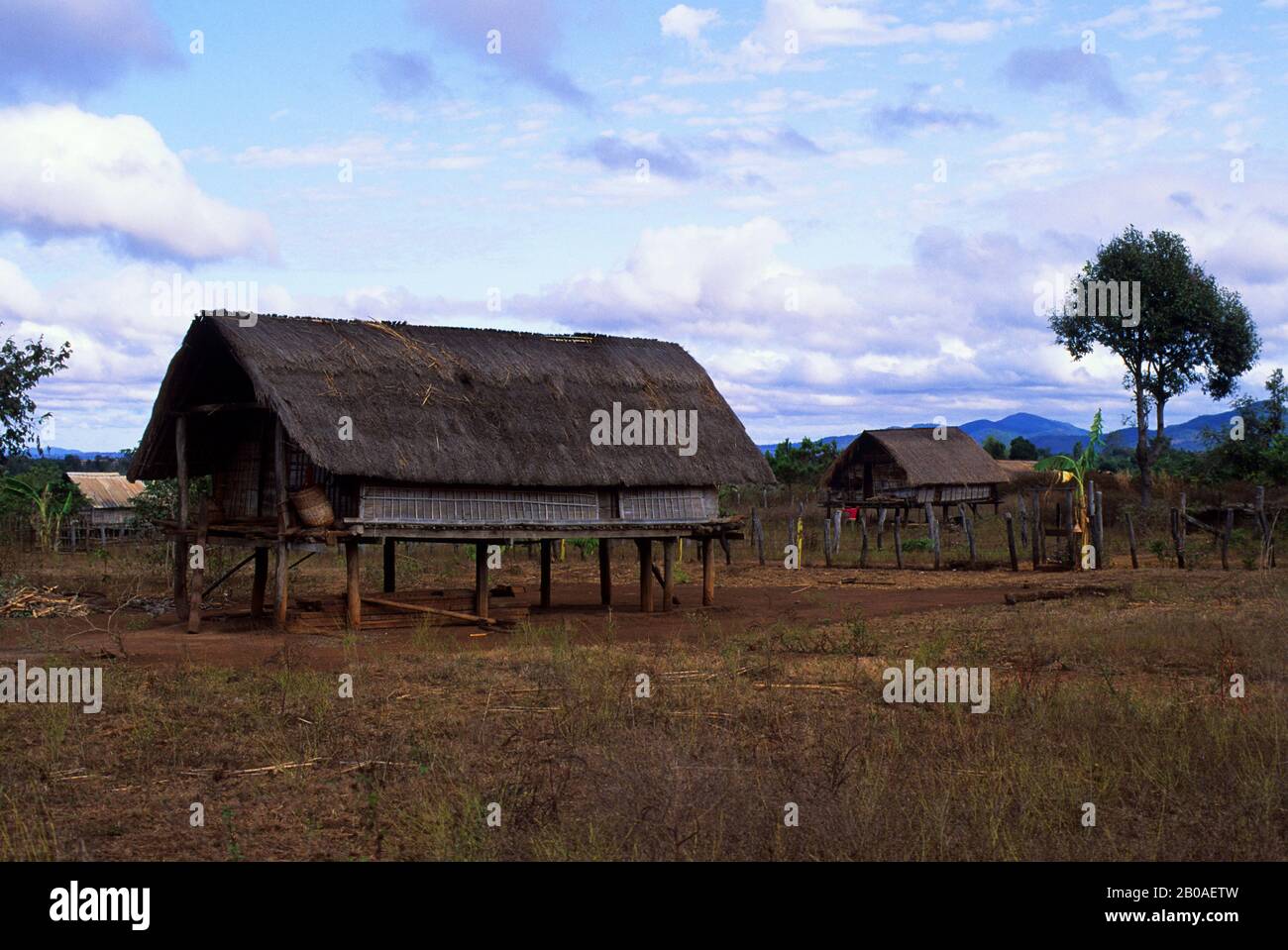 ASIE, VIETNAM, HIGHLANDS CENTRAUX, MAISONS TRADITIONNELLES DE LA TRIBU EDE HILL Banque D'Images
