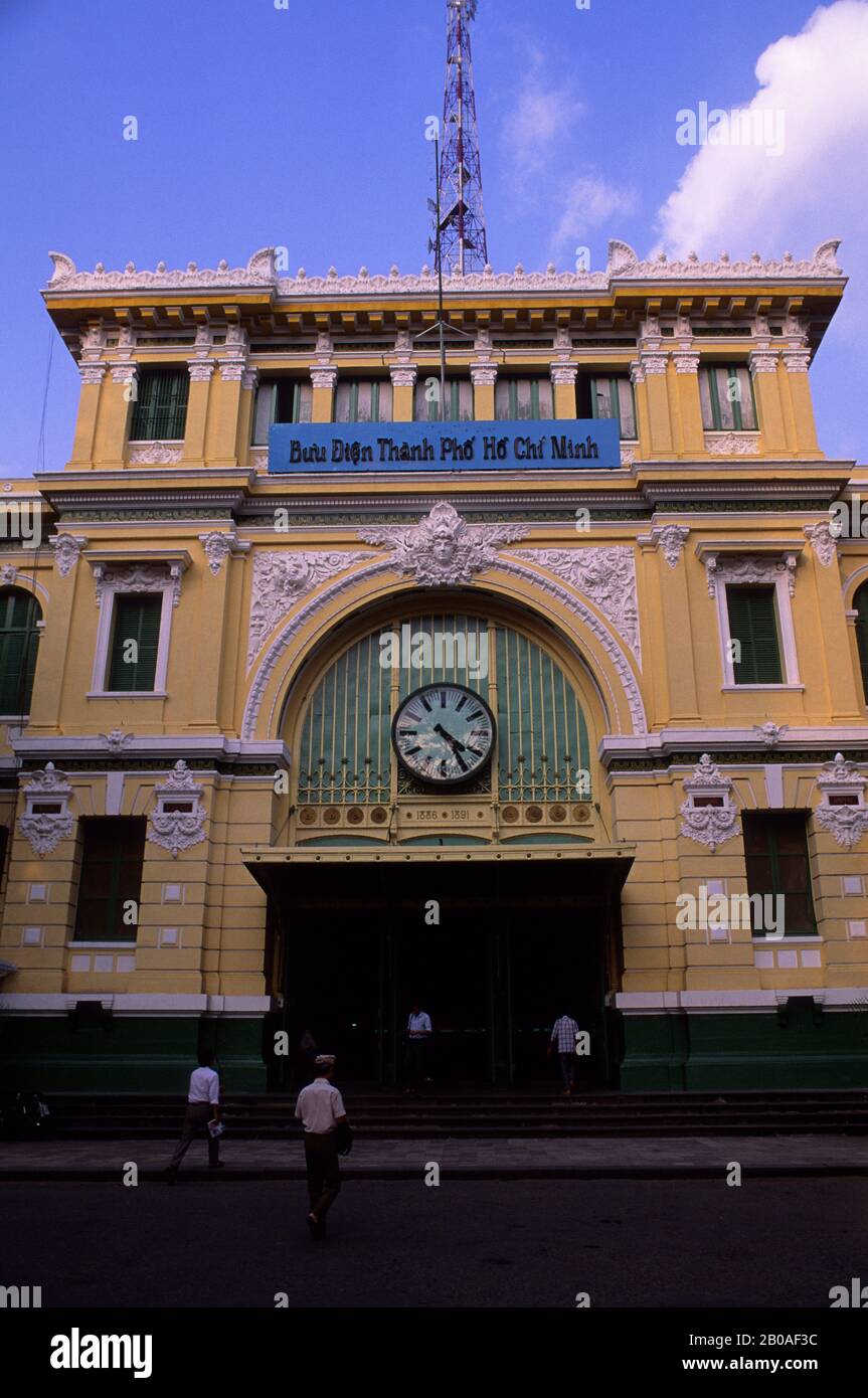 VIETNAM DU SUD, HO CHI MIN VILLE (SAIGON), BUREAU DE POSTE PRINCIPAL, ARCHITECTURE COLONIALE FRANÇAISE Banque D'Images