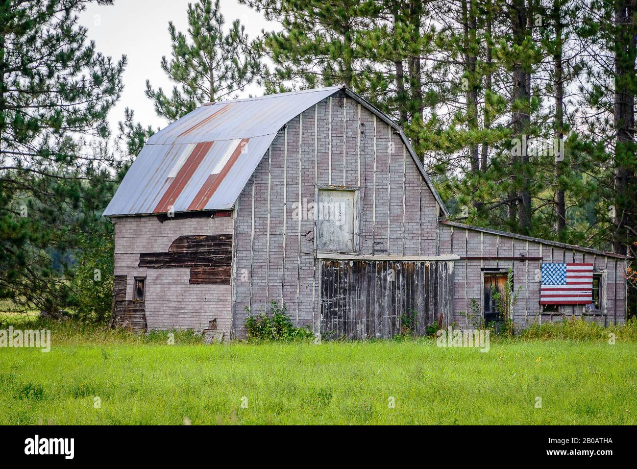 Grange dans les bois Banque D'Images