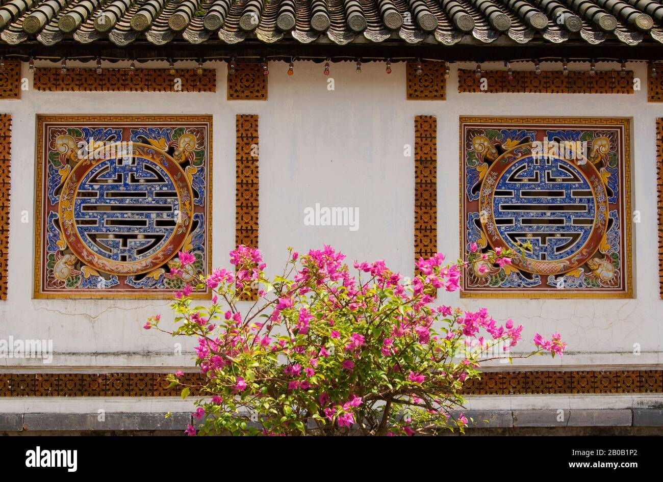 VIETNAM, HUE, CITADELLE IMPÉRIALE, PALAIS THAÏLANDAIS DE LA PAIX SUPRÊME, WINDOWS Banque D'Images