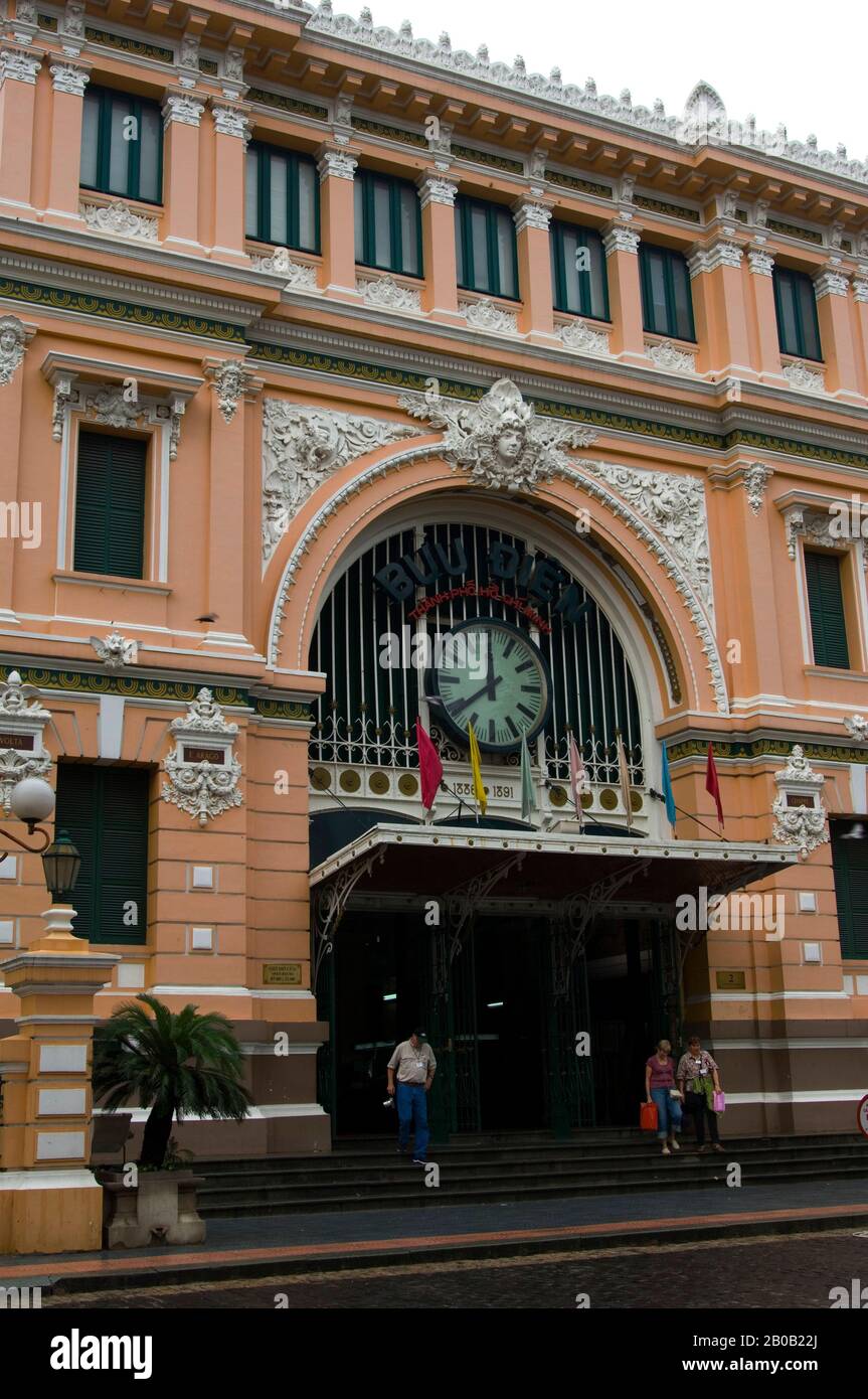 VIETNAM, SAIGON (VILLE DE HO CHI MINH), BUREAU CENTRAL DE POSTE, STYLE COLONIAL FRANÇAIS Banque D'Images