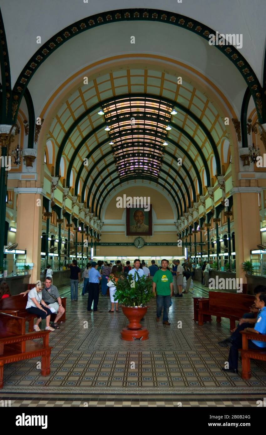 VIETNAM, SAIGON (VILLE DE HO CHI MINH), POSTE CENTRAL, STYLE COLONIAL FRANÇAIS, INTÉRIEUR Banque D'Images