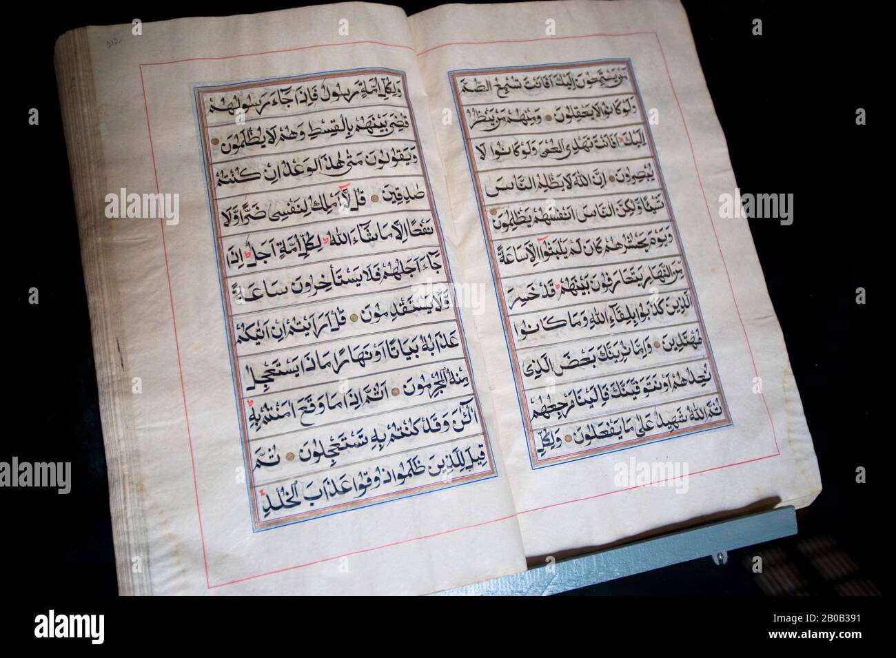 OUZBÉKISTAN, BOUKHARA, FORTERESSE ARK, MOSQUÉE DU VENDREDI, EXPOSITION DE VIEUX MANUSCRITS (KORAN) Banque D'Images