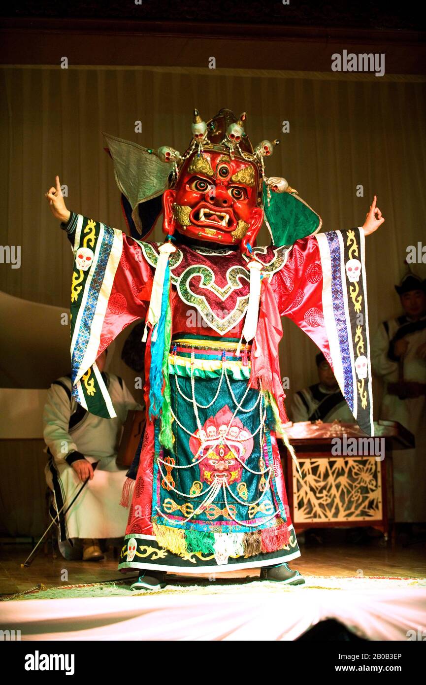 MONGOLIE, OULAN-BATOR, SPECTACLE CULTUREL, SPECTACLE DE DANSE DANS LES MASQUES TRADITIONNELS Banque D'Images
