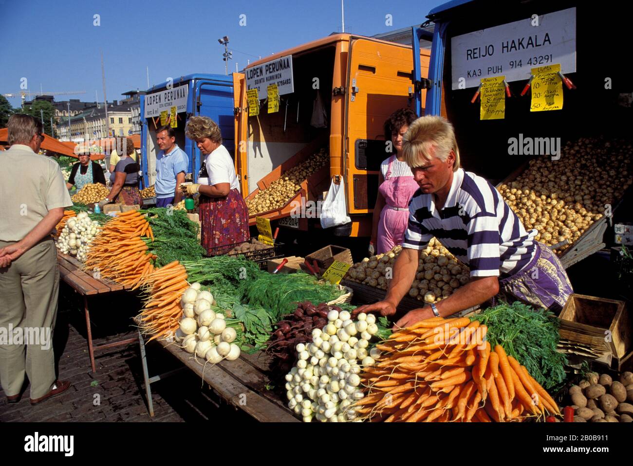 FINLANDE, HELSINKI, CENTRE-VILLE, MARCHÉ, STAND DE PRODUCTION Banque D'Images