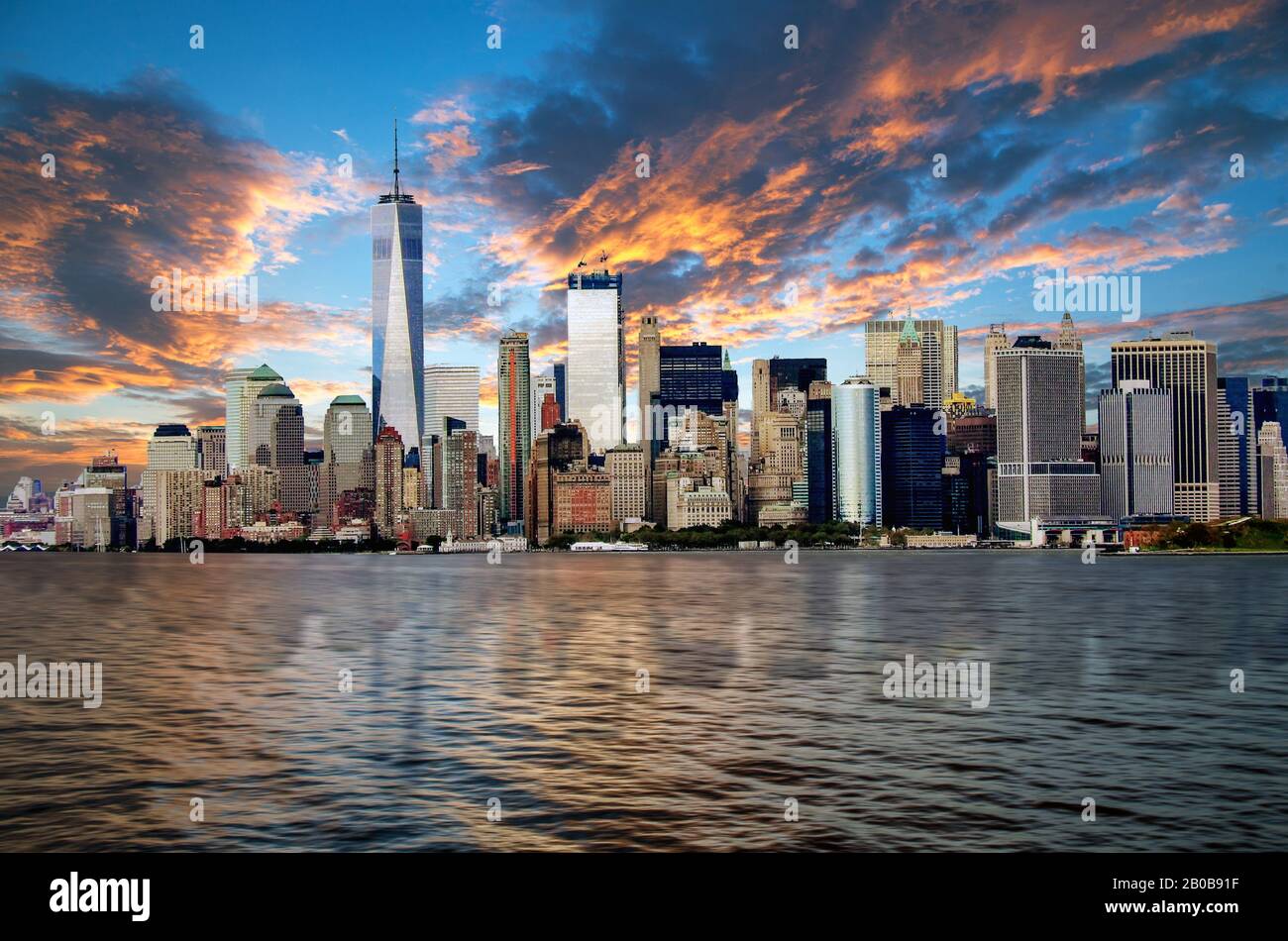 Lower Manhattan et One World Trade Center à New York, États-Unis, comme vu de Weehawken New Jersey Banque D'Images