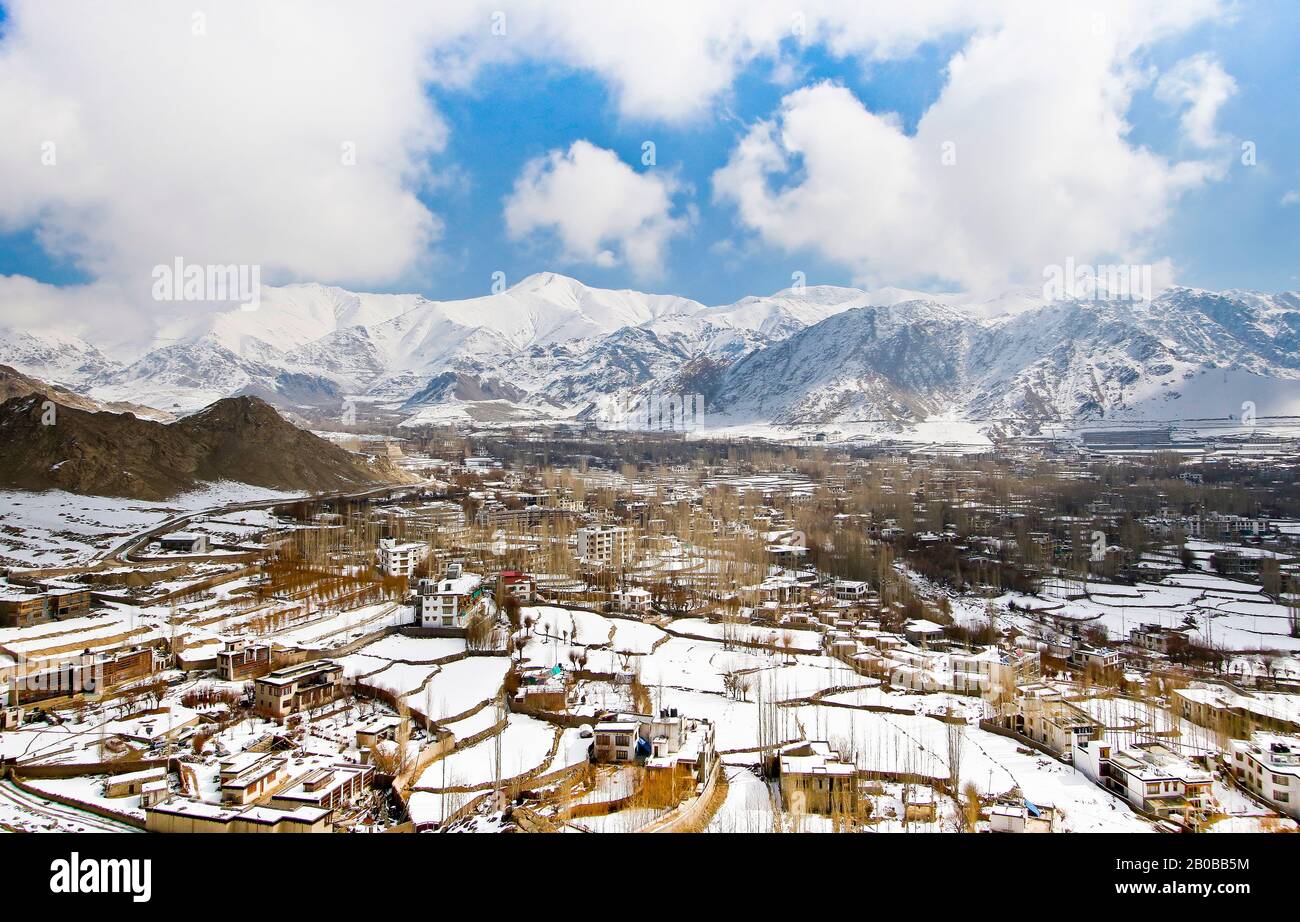 Vue aérienne Leh, Himalaya. Ladakh, Inde Banque D'Images Vue aérienne Leh, Himalaya. Ladakh, Inde Banque D'Images