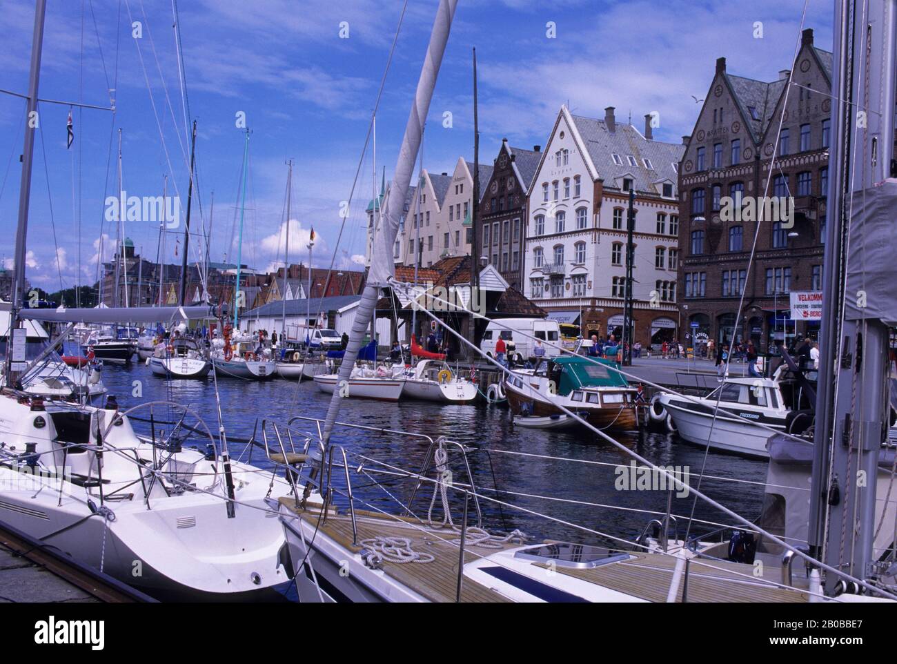 NORVÈGE, BERGEN, PORT, VUE SUR LES ANCIENNES MAISONS HANSÉATIQUES HISTORIQUES Banque D'Images