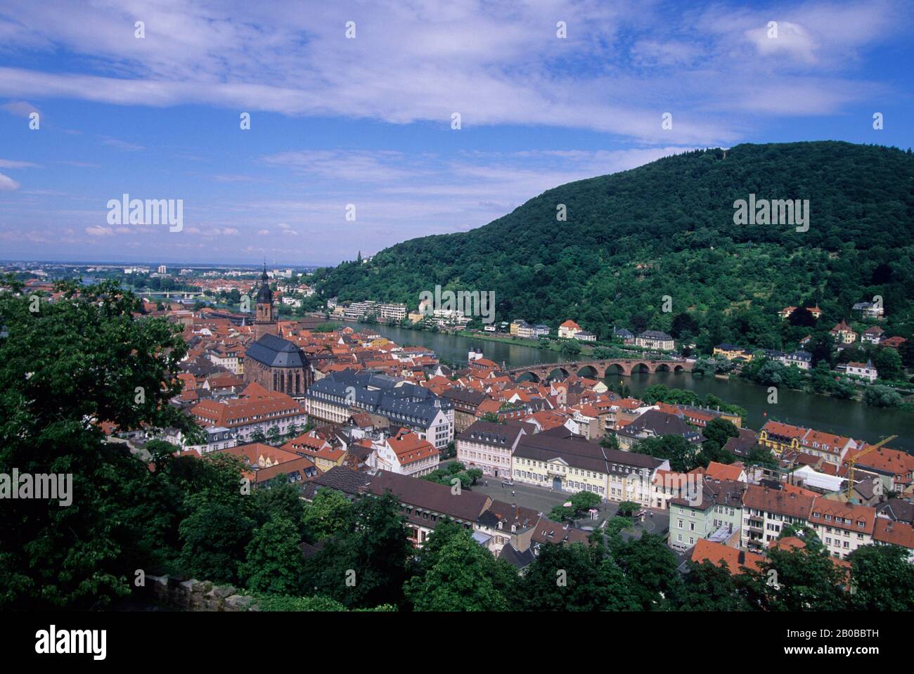 ALLEMAGNE, HEIDELBERG, VUE DEPUIS LE CHÂTEAU DE LA VILLE ET LA RIVIÈRE NECKAR Banque D'Images