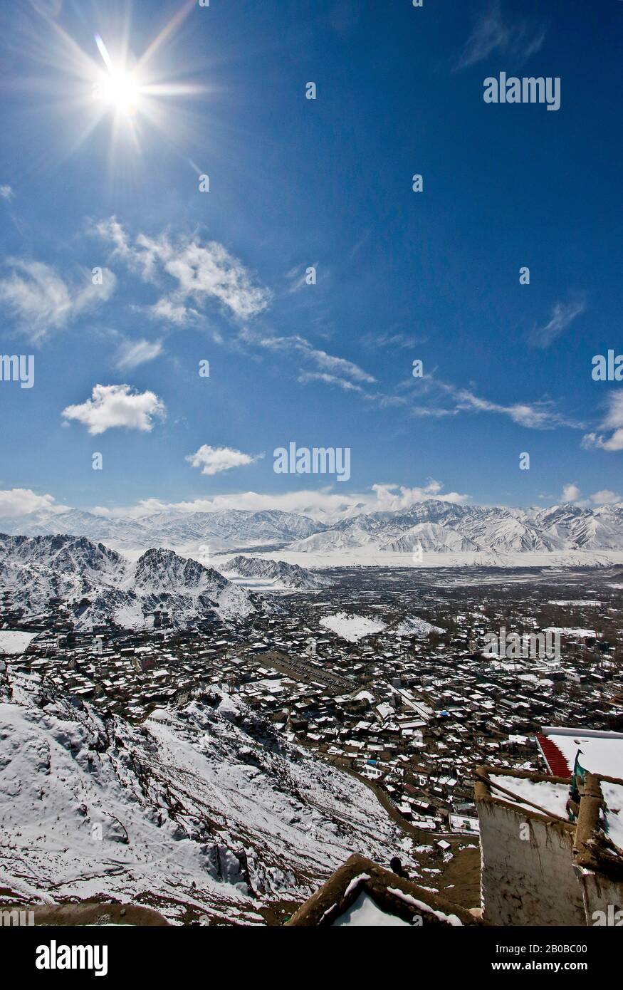 Vue aérienne à Leh, Himalaya. Ladakh, Inde Banque D'Images Vue aérienne à Leh, Himalaya. Ladakh, Inde Banque D'Images