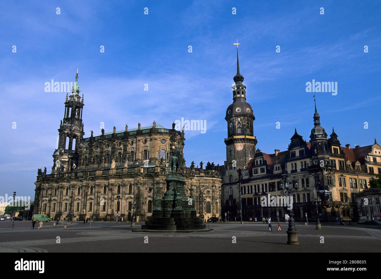 ALLEMAGNE, DRESDE, VUE SUR LA CATHÉDRALE ET LE PALAIS ROYAL Banque D'Images