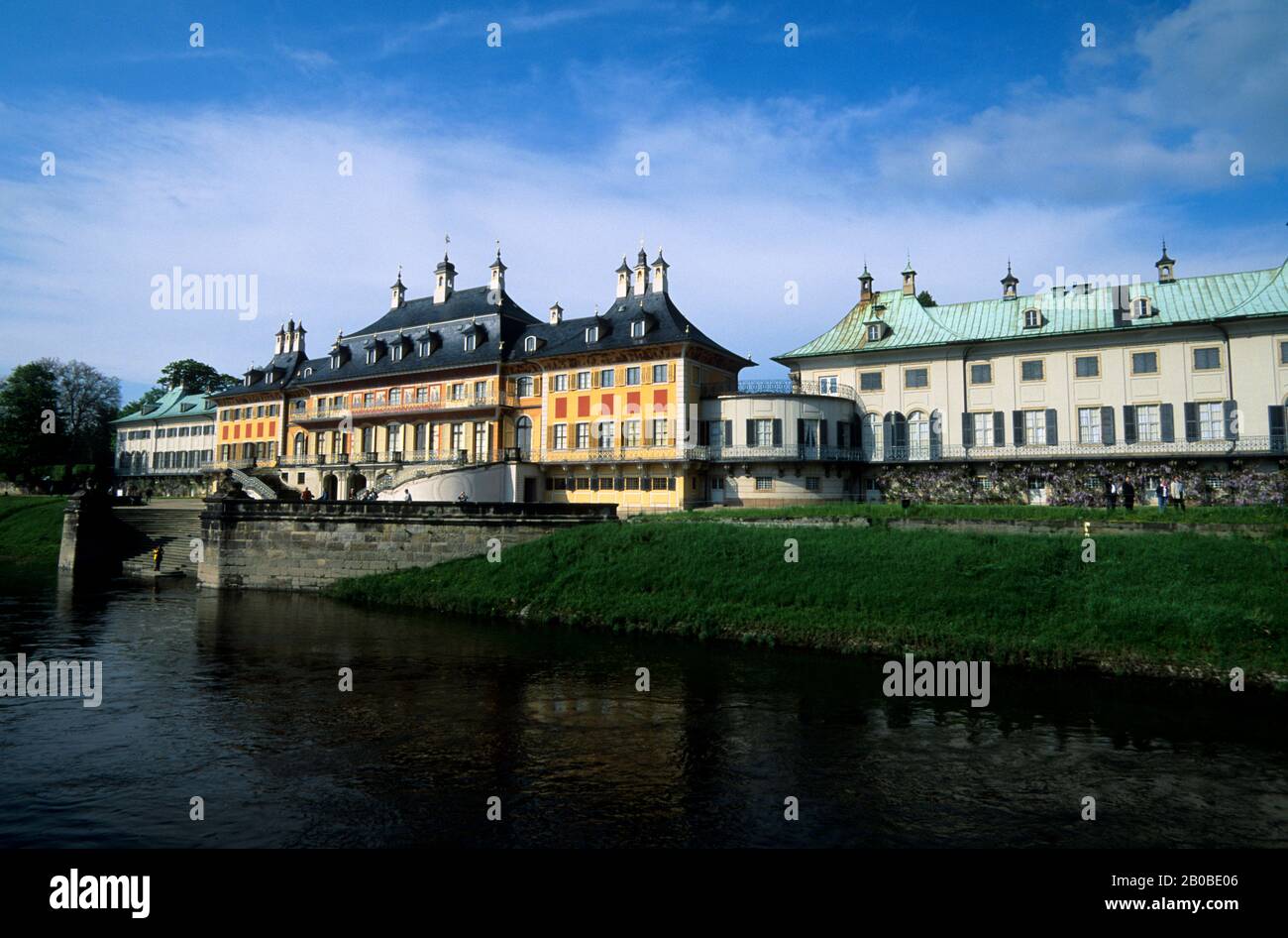 ALLEMAGNE, PRÈS DE DRESDE, CHÂTEAU DE PILNITZ, VUE SUR LA RIVIÈRE ELBE Banque D'Images