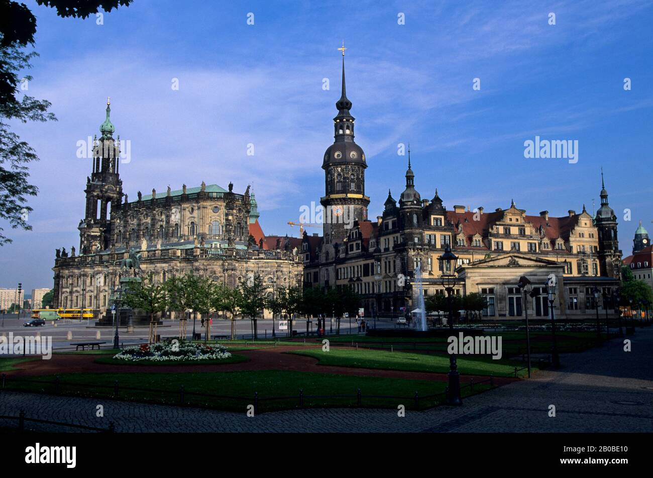 ALLEMAGNE, DRESDE, VUE SUR LA CATHÉDRALE ET LE PALAIS ROYAL Banque D'Images