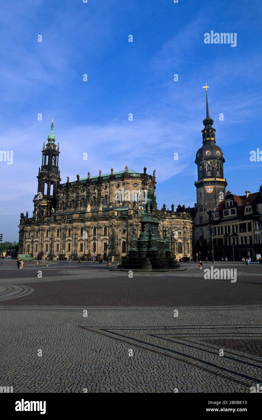 ALLEMAGNE, DRESDE, VUE SUR LA CATHÉDRALE ET LE PALAIS ROYAL Banque D'Images