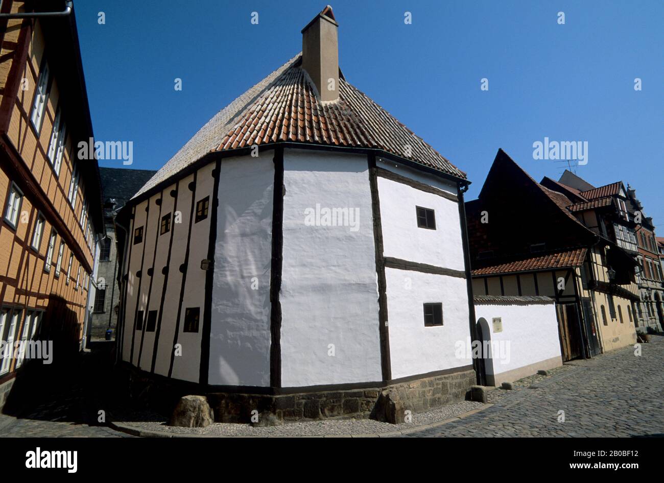ALLEMAGNE, PRÈS DE MAGDEBURG, QUEDLINBURG (SITE CLASSÉ AU PATRIMOINE MONDIAL DE L'UNESCO), MAISON À COLOMBAGES, MAISON LA PLUS ANCIENNE DE LA VILLE Banque D'Images
