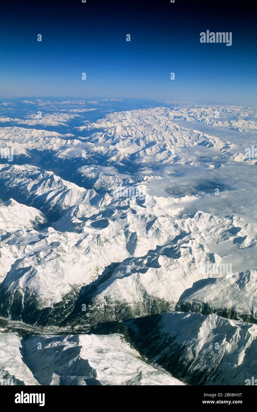 SUISSE, VUE AÉRIENNE SUR LES ALPES EN HIVER Banque D'Images