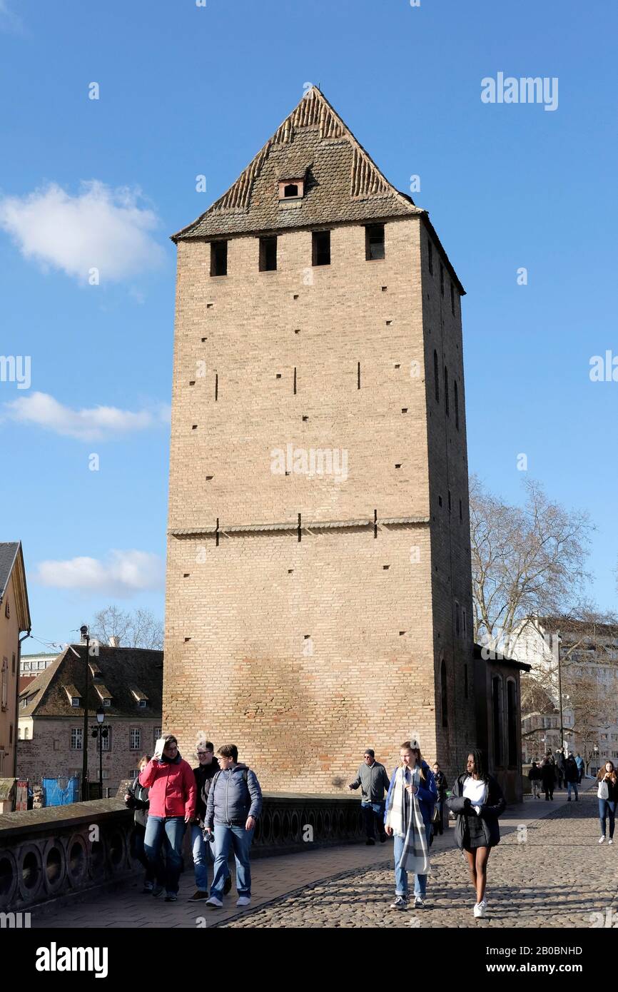 Vue sur une des tours de garde à Strasbourg, France Banque D'Images