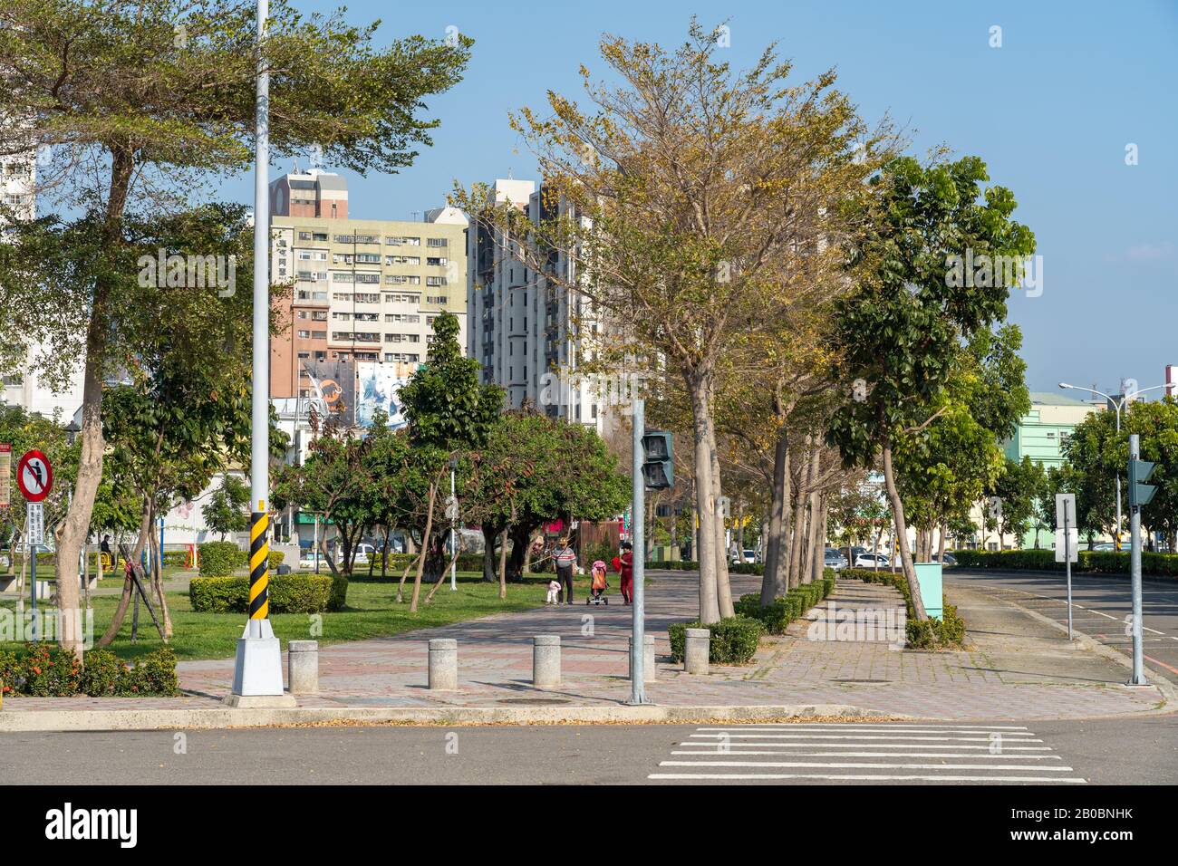 Parc Taichung Xinping au quartier de Beitun Shuinan zone économique et commerciale dans le ciel bleu jour ensoleillé. Ancien Aéroport De Shuinan. Taichung City, Taïwan Banque D'Images