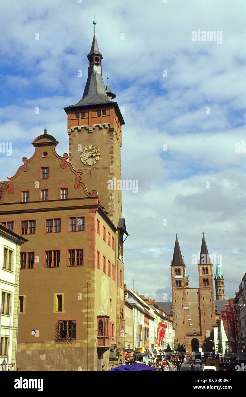 ALLEMAGNE, WURZBURG, VIEILLE VILLE, HÔTEL DE VILLE, ST. CATHÉDRALE DE KILIAN EN ARRIÈRE-PLAN Banque D'Images