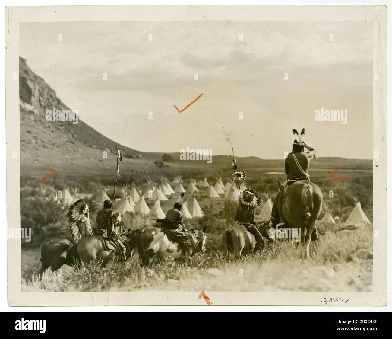 Artiste inconnu, Indiens amérindiens à cheval, s.d., imprimé argent gélatine, 8 po. X 10 1/8 po. (20,32 cm x 25,72 cm Banque D'Images