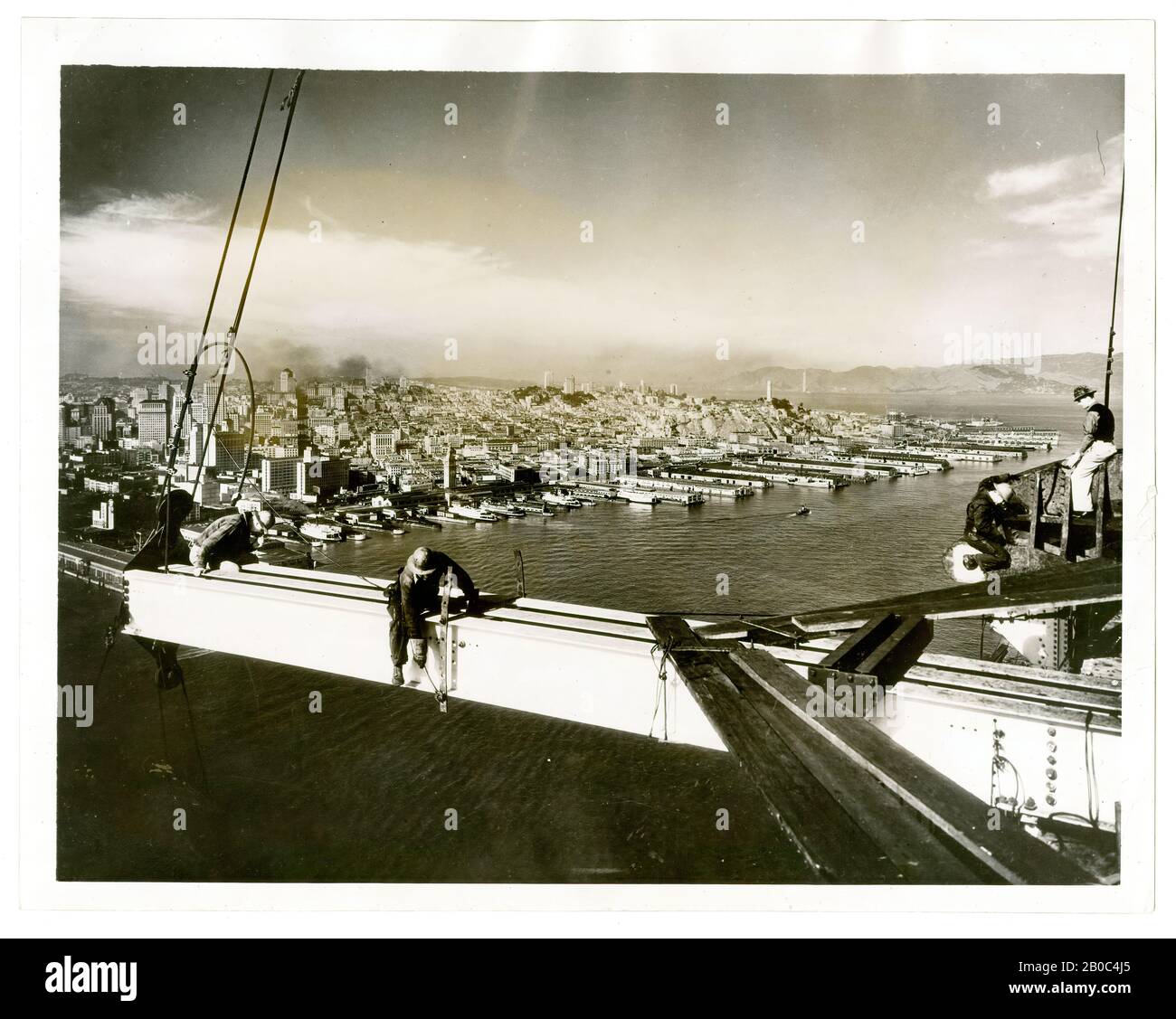 Acme Photographer, Bridgeworkers on San Francisco – Oakland Bay Bridge, 11/17/1934, imprimé argent gélatine Banque D'Images