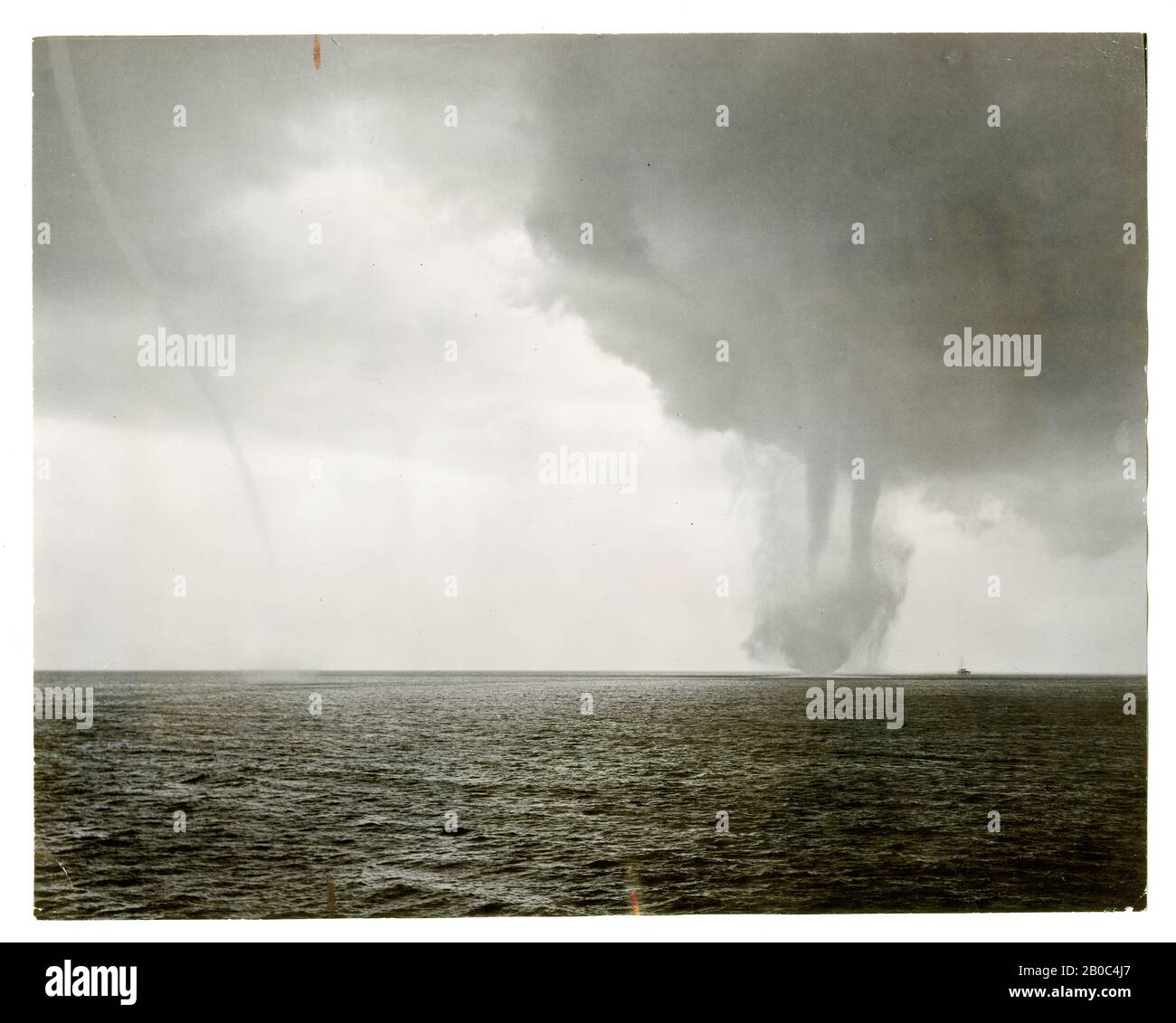 Artiste Inconnu, Sorties D'Eau De Mer Swirl Sur La Plate-Forme De Forage Sur-Eau, Golfe Du Mexique, 6/13/1948, Imprimé Argent De Gélatine Banque D'Images