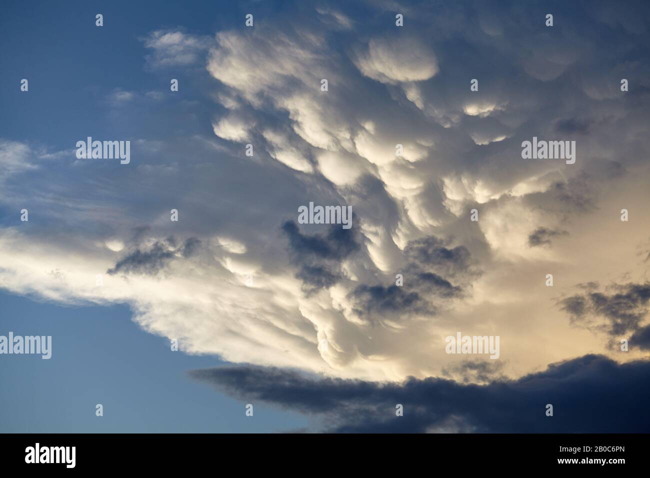 Photo d'un paysage de nuages. Banque D'Images