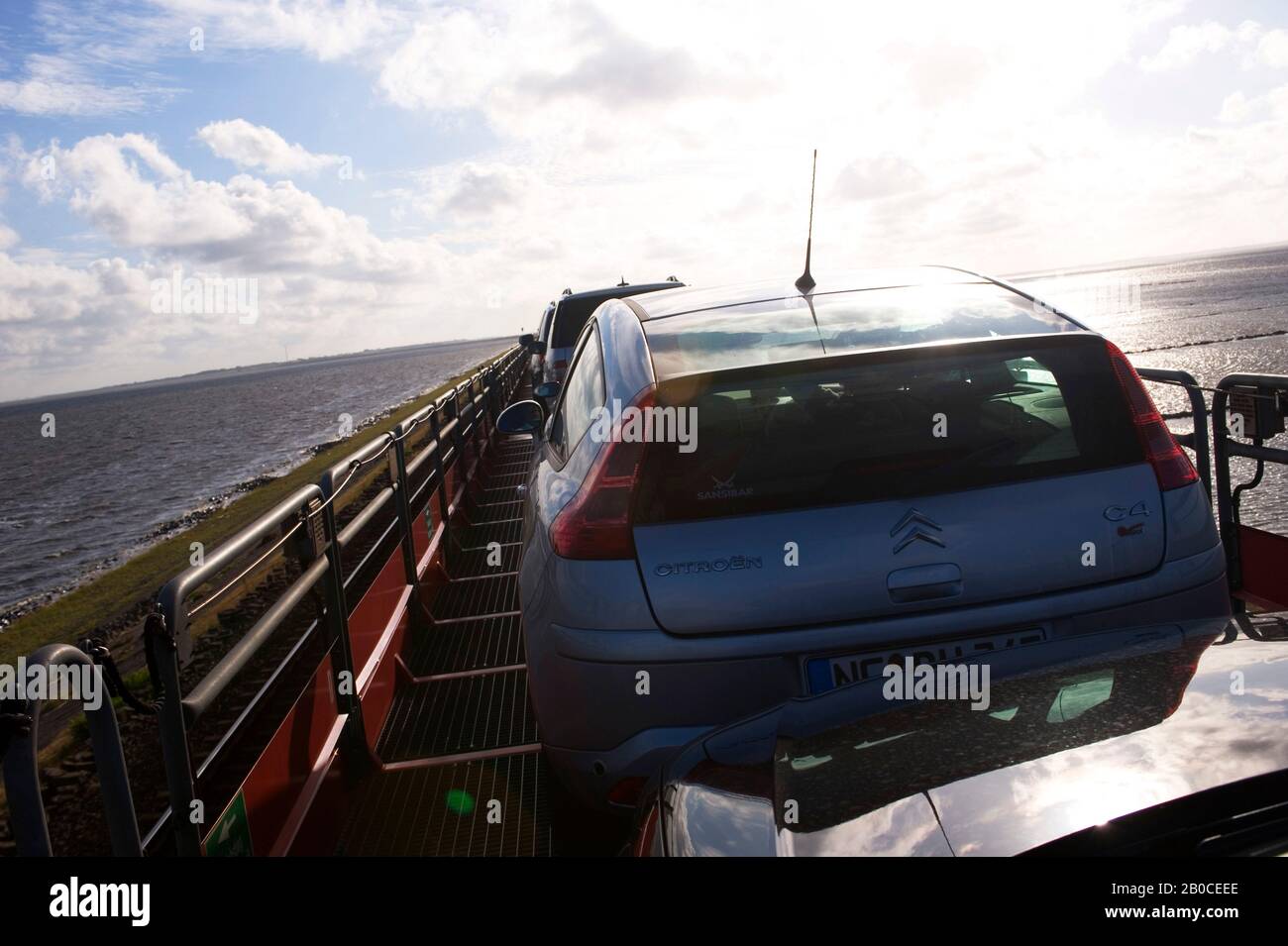 ALLEMAGNE, SCHLESWIG-HOLSTEIN, HINDENBURGDAMM, VOITURES EN TRAIN POUR ALLER À L'ÎLE DE SYLT, DB AUTOZUG (MOTO) Banque D'Images