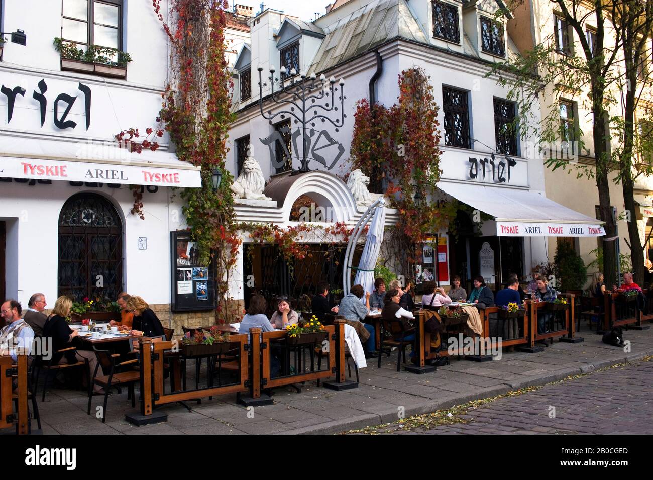 POLOGNE, CRACOVIE, KAZIMIERZ, QUARTIER JUIF, RESTAURANT-TERRASSE Banque D'Images