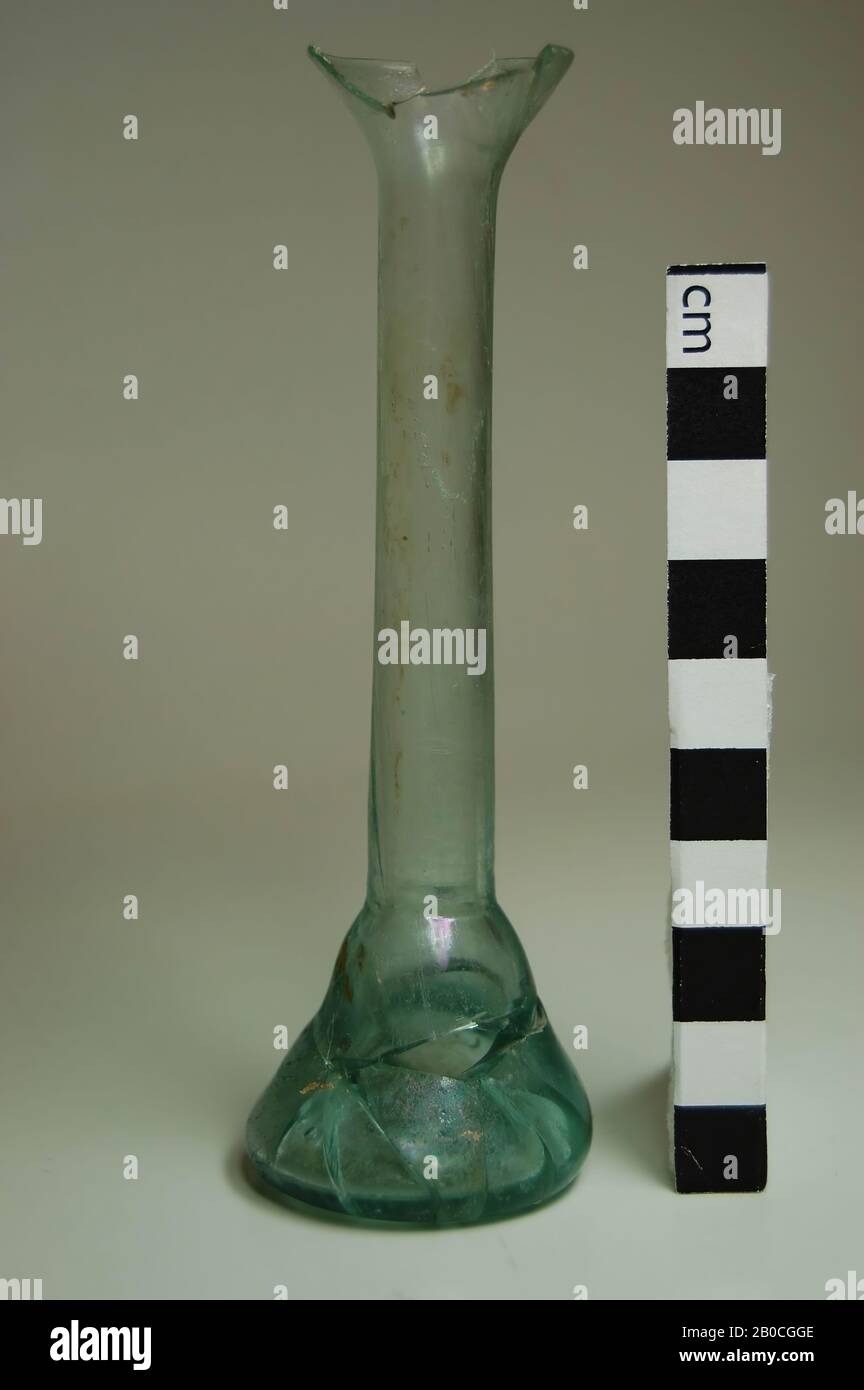 Bouteille de balm avec col long et étroit et ventre en forme de bulle, bouteille de balsam, verre, Italie Banque D'Images
