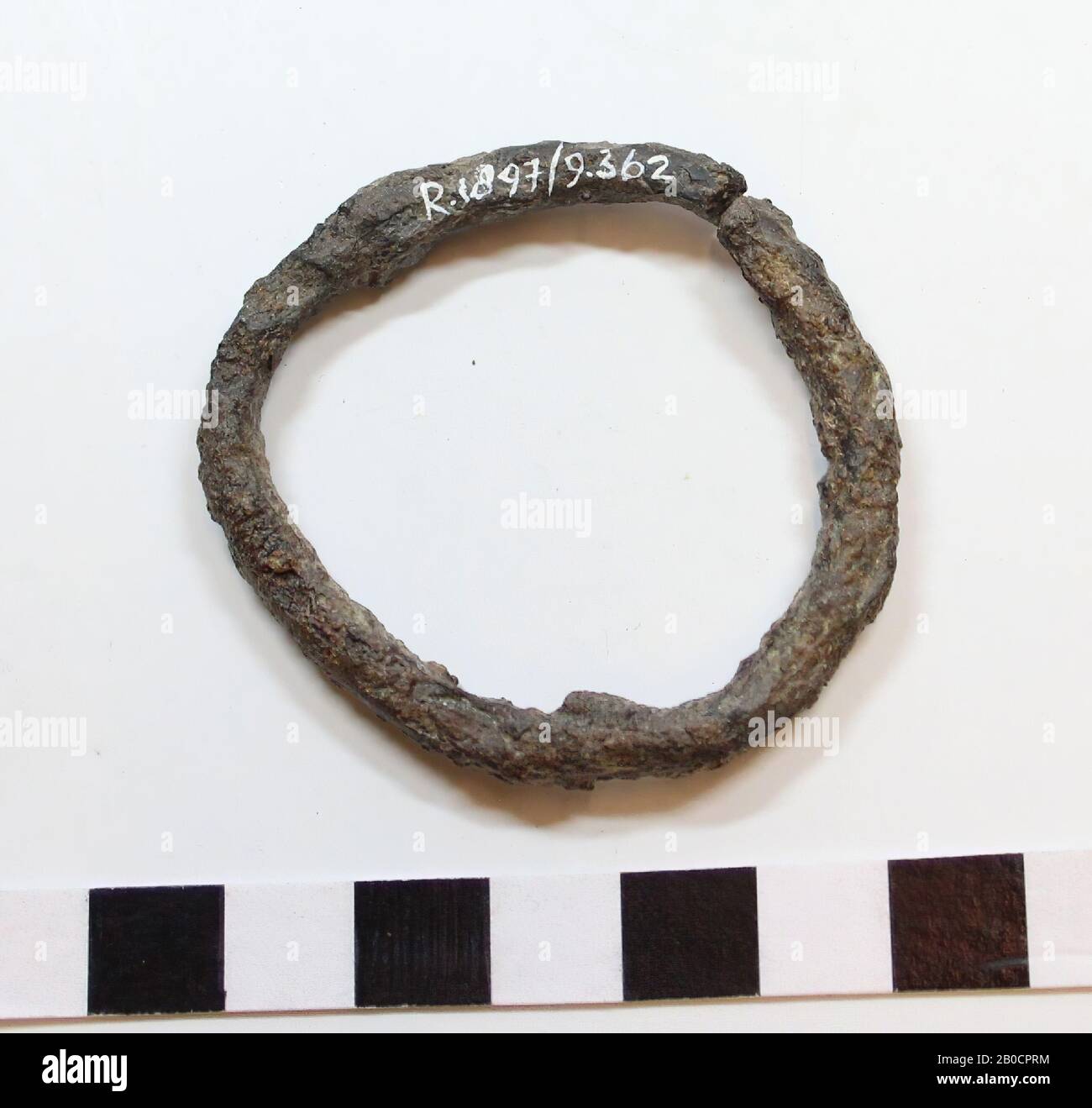 Numéro incorrect sur l'objet, l'anneau, le métal, le fer, 5,1 x 4,7 x 0,5 cm, France, inconnu, inconnu, Amiens Banque D'Images